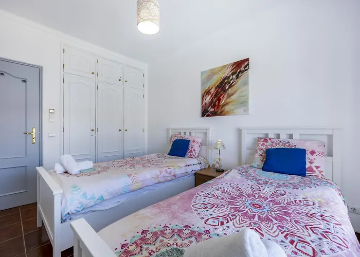 Coolhouses Algarve Luz, 2 Bed Floor Flat, Amazing Sea View, Central. Delicia Do Sol